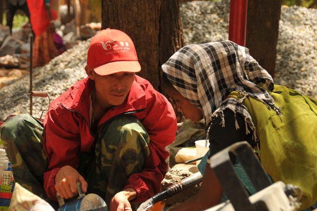 油漆無國界，互助友情漆