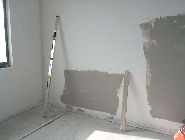 怎樣在老墻面上涂刷乳膠漆？處理不當會有什么樣的表現？如何處理