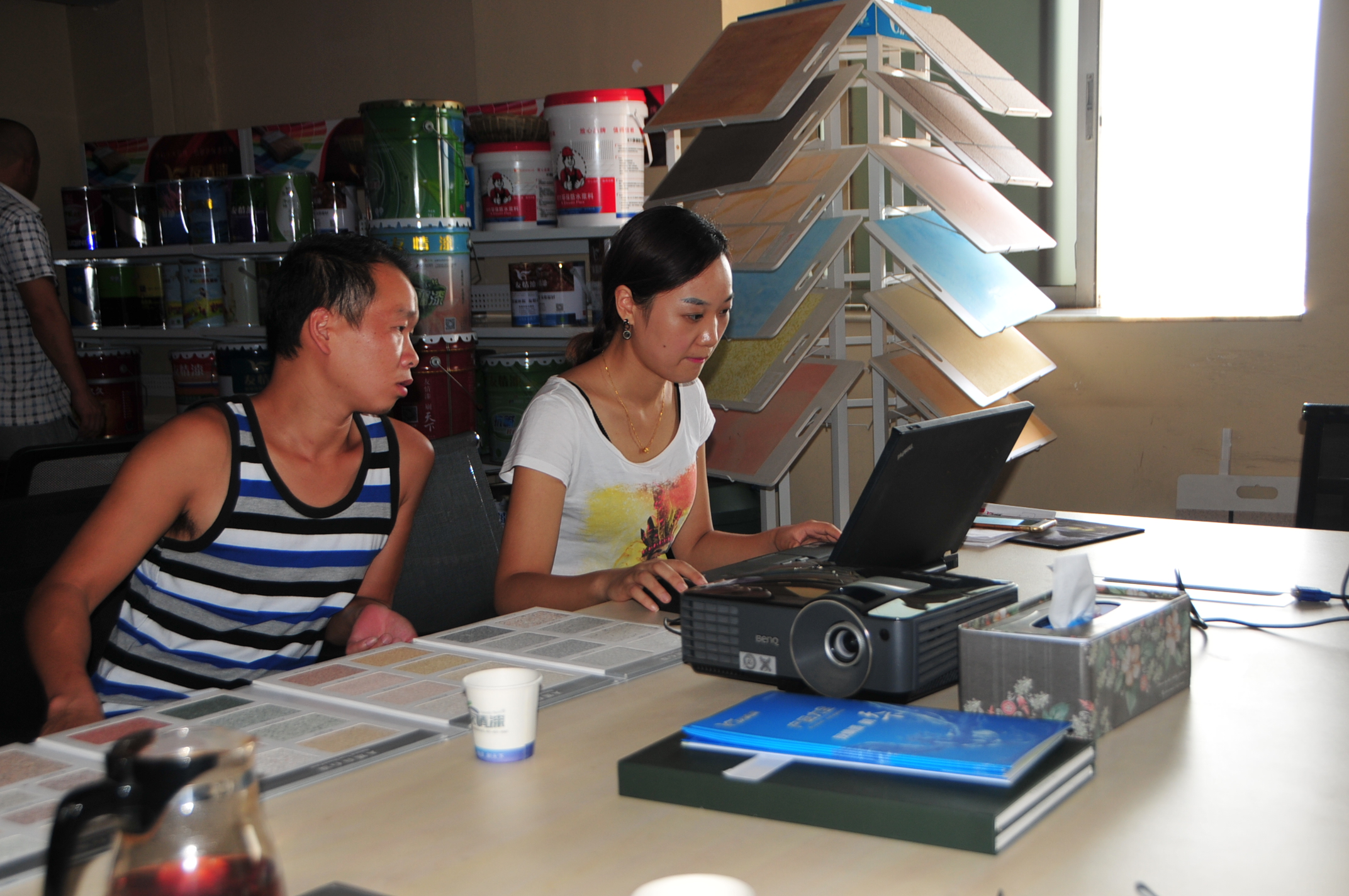 比對(duì)之后，他選擇了友情漆