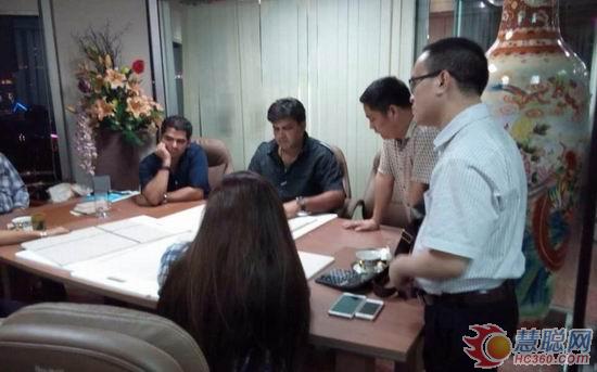 次日再次會(huì)面，洽談涂料工程細(xì)節(jié) 